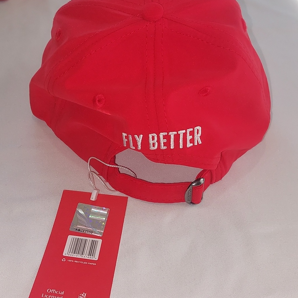 Red Emirates Cap. New Condition - Picture 2 of 5